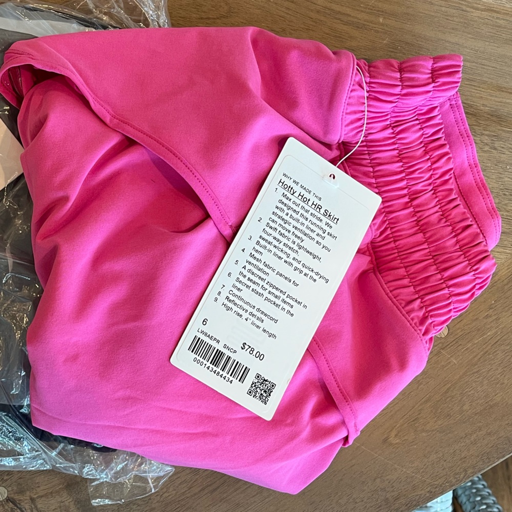 Brand New Lululemon Hotty Hot High-Rise Skirt - Size 6